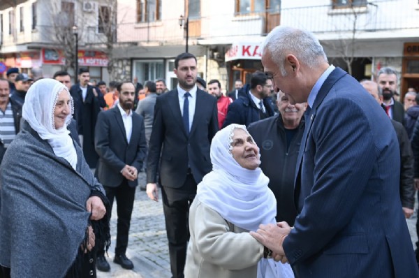 Bakan Ersoy, hemşehrileriyle geleneksel iftar sofrasında bir araya geldi